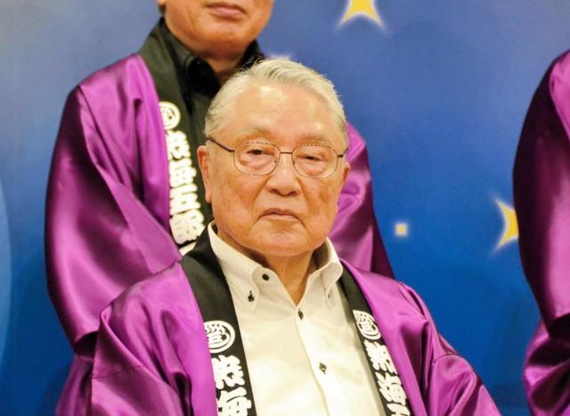 今年３月、熱海五郎一座『スマイル　フォーエバー　～ちょいワル淑女と愛の魔法～』製作発表会見に登場した伊東四朗＝都内