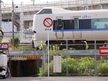 “国内トップクラス”わずか高さ1.2メートルの高架下！鉄道ファンの間でも有名な撮影スポット