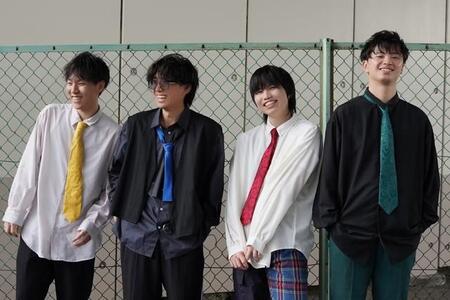 Mrs.シラストームの（左から）Dr.小室駿さん、Gt/Cho.鈴木泉龍さん、Vo.鈴木優也さん、Ba.笹谷柊伍さん