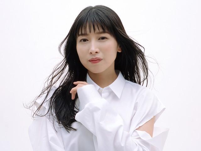 涼宮ハルヒ｣長門有希役 声優の茅原実里が大胆写真集「いくつになっても