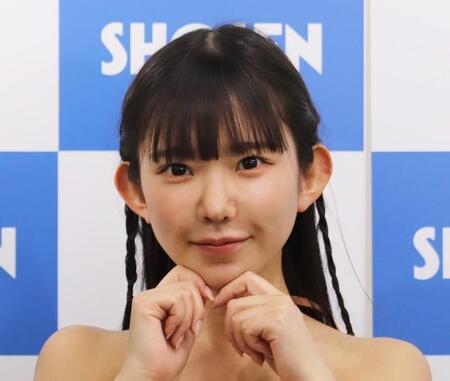 トレーディングカード発売記念イベントに出演した長澤茉里奈