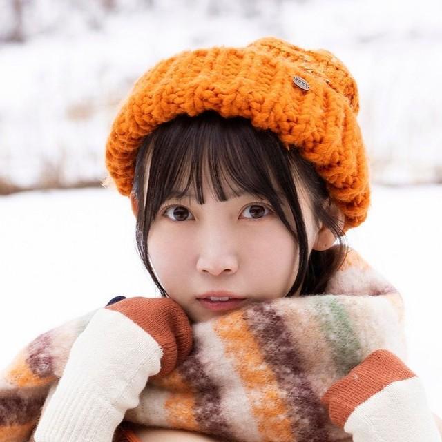彼女んちの布団 （雪村花鈴 雪中の撮影に感激「憧れでした。これ