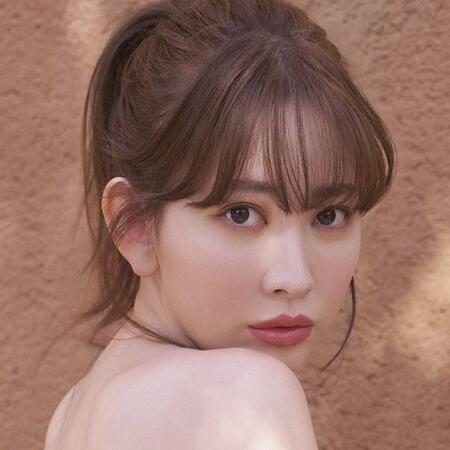 小嶋陽菜 写真集「かもしれない」（宝島社、撮影・中村和孝）ローソン・HMV限定版表紙