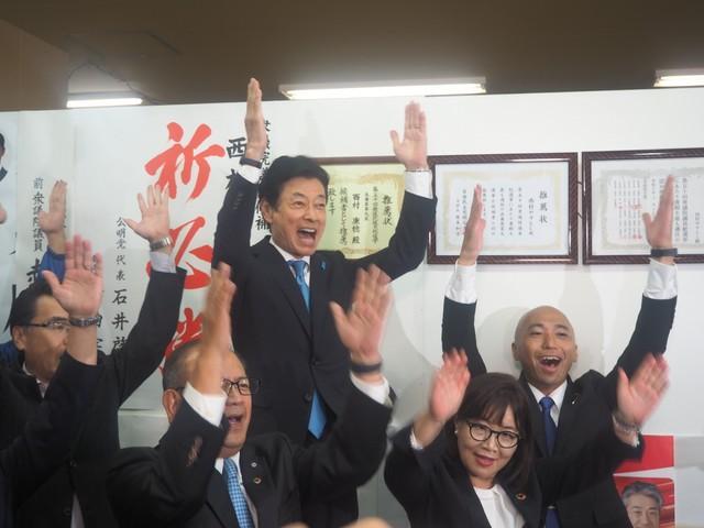 当選確実の西村康稔氏、声枯らし「ゼロからの再出発」訴える 無所属
