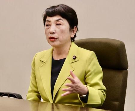 国会内で会見する社民党の福島瑞穂党首