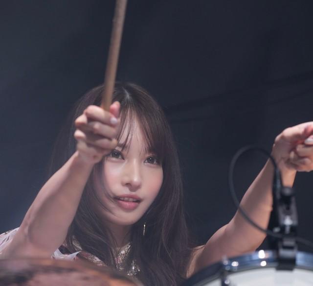 日本一美しいドラマー”大野真依 大胆グラビアとの二刀流投稿が話題