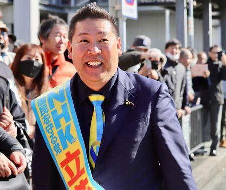 南海泉大津駅前で第一声を上げた立花孝志氏