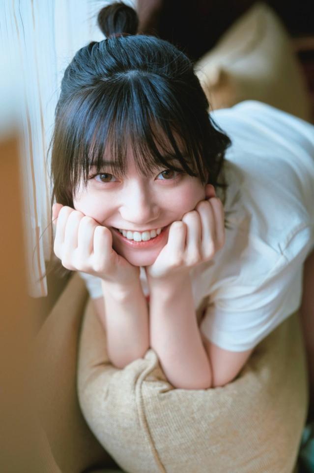 瀬戸環奈 1st写真集「emerald」（小学館）先行カット＝撮影・岡本武志