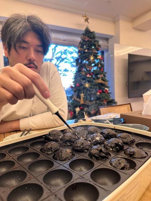 SNSで話題の真っ黒なたこ焼き！業界にイノベーションを起こしそうも