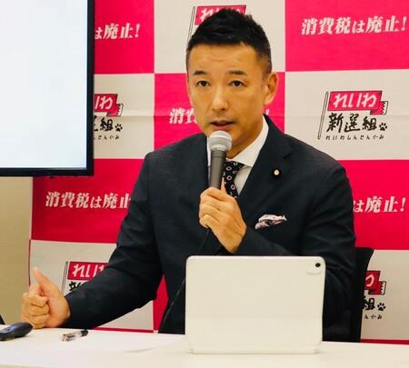 国会内で会見に臨んだれいわ新選組の山本太郎代表