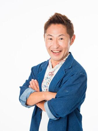 お笑い芸人・なべやかん