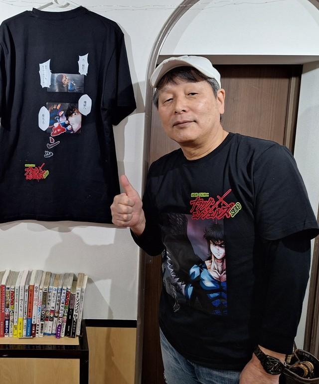 連載中の「大江戸ブラック・エンジェルズ」について語る漫画家・平松伸二氏＝東京・浅草の漫画ギャラリーＣＡＦＥ　オカオカ
