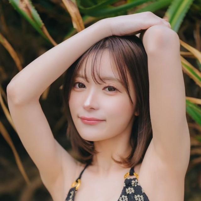 聖菜の2nd写真集「5度見したよね？」（KADOKAWA）より＝撮影・友野雄