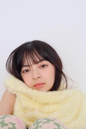 上國料萌衣の写真集「kamiko」より