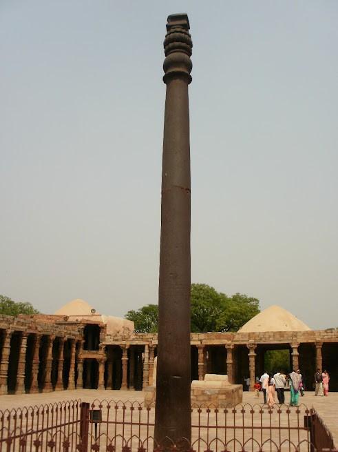 作られてから1000年以上経っても錆が出ない不思議な鉄柱　※画像はイメージです（ちぇるしぃ/photoAC）