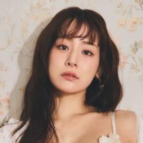 ランジェリーブランド「RAVIJOUR」の新作着用モデルを務めた福岡みなみ