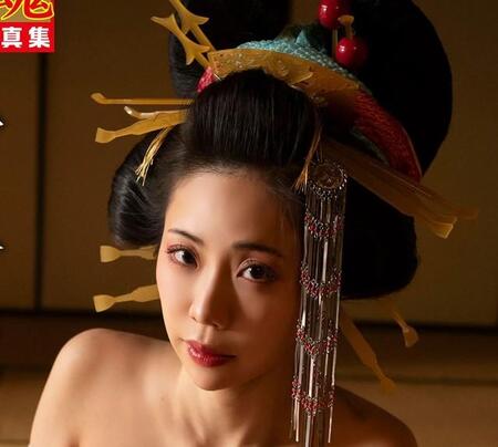 鈴木ふみ奈 SPA!グラビアン魂デジタル写真集「花魁の誘惑」より＝提供：週刊SPA!編集部 撮影／佐藤裕之 スタイリング／角藤智美 ヘアメイク／小野真由美