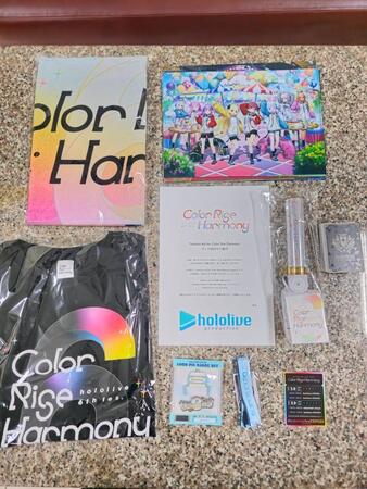 ホロライブ公式から届いた荷物　CuRさんのX（@COO55R）より