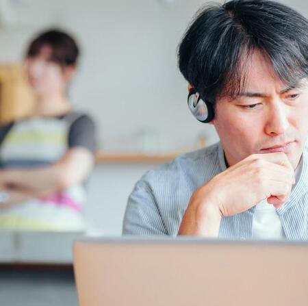 ビジネス交流会にハマりすぎて遂に妻が激怒…　※画像はイメージです（FineGraphics/photoAC）