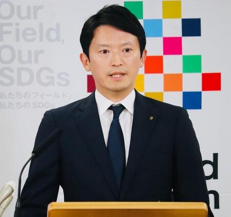 定例会見に臨む兵庫県の斎藤元彦知事