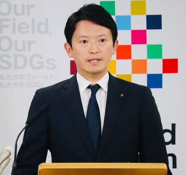 定例会見に臨む兵庫県の斎藤元彦知事