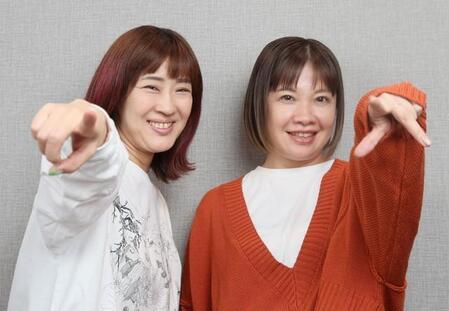 「花＊花」おのまきこ（左）、こじまいづみ