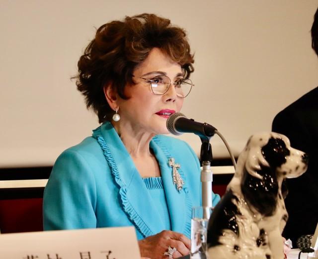 新党「12平和党」設立を発表したデヴィ夫人