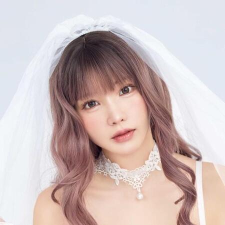 ヤングアニマルWeb（白泉社）に登場した「えなこ」＝撮影・フジシロタカノリ