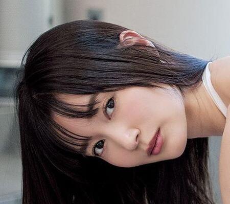 出口亜梨沙「週刊ＳＰＡ！」（扶桑社）５月20日号より＝撮影：塩原洋 ヘアメイク：高野雄一 スタイリング：川上舞乃