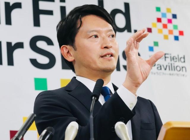 定例会見に臨んだ兵庫県の斎藤元彦知事＝県庁