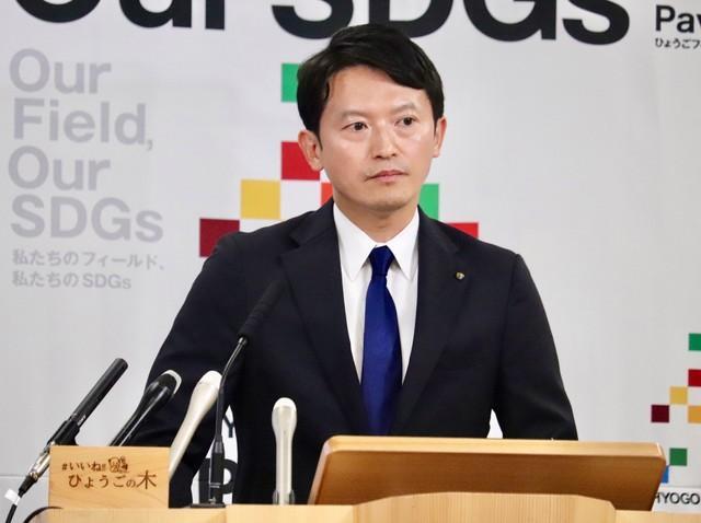 定例会見に臨んだ兵庫県の斎藤元彦知事＝県庁