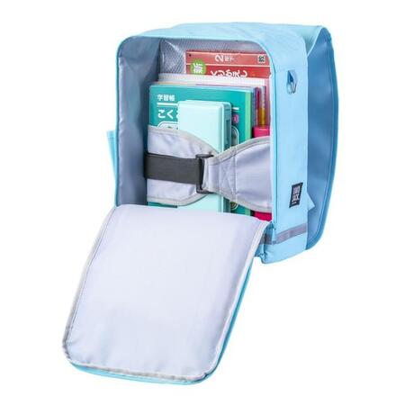 革製ではなく、布製などで軽量化した“セカンド・ランドセル”の中身（製品名「ラクサックジュニアプラス」）