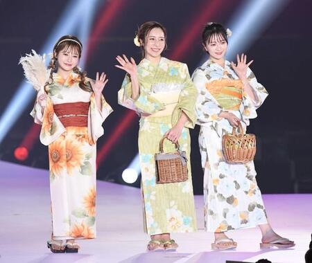 ヘラヘラ三銃士の（左から）まりな、ありしゃん、さおりん