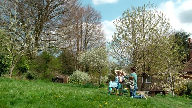 穏やかな空気の丸刈りシーン