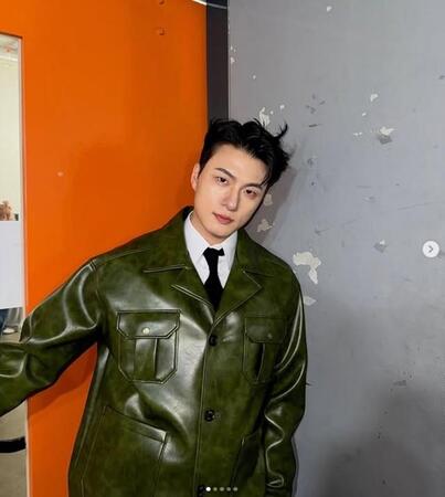 シン・スンホの公式インスタグラム（＠seungho__shin）より