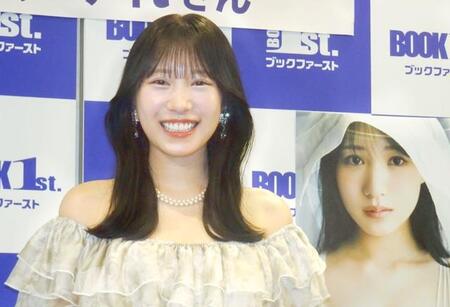 都内で写真集発売イベントを行った横野すみれ