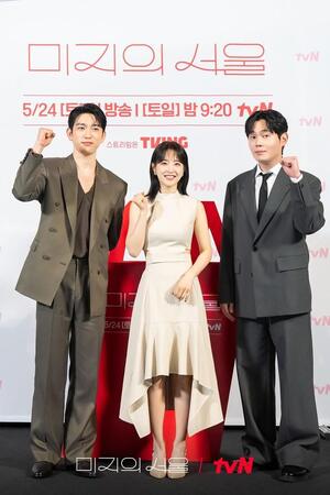 韓国ドラマ「未知のソウル」制作発表会（左から）パク・ジニョン、パク・ボヨン、リュ・ギョンス（出典：@CJnDrama）