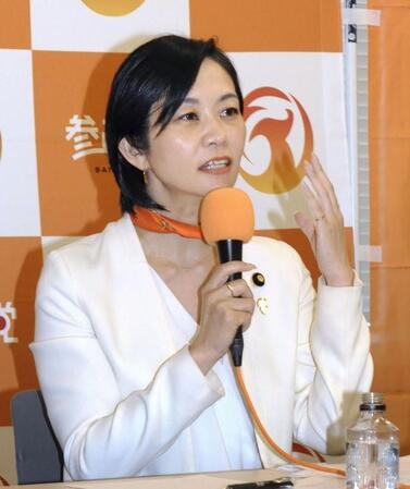 参政党が参院選比例代表へ擁立を発表し、記者会見する梅村みずほ参院議員＝国会（写真提供・共同通信社）