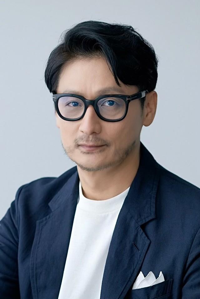 音楽プロデューサーで作家の松尾潔氏。20代のライター時代に執筆したライナーノーツを収録した新刊を出版