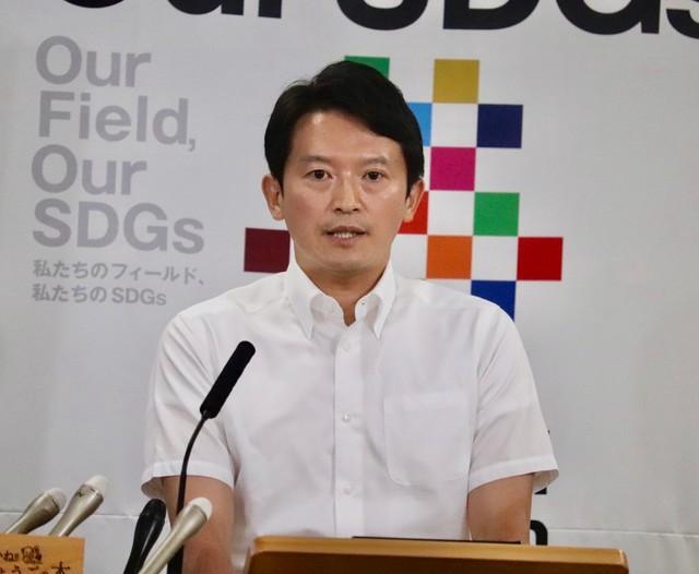 定例会見に臨む兵庫県の斎藤元彦知事＝県庁