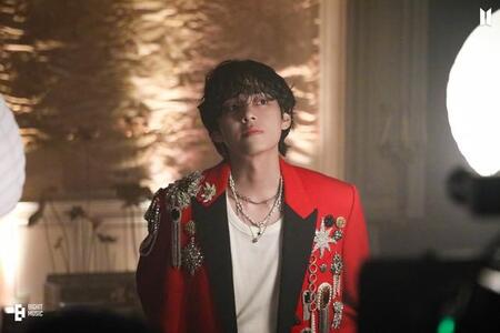 BTS V（出典：BTS公式X@bts_bighit）