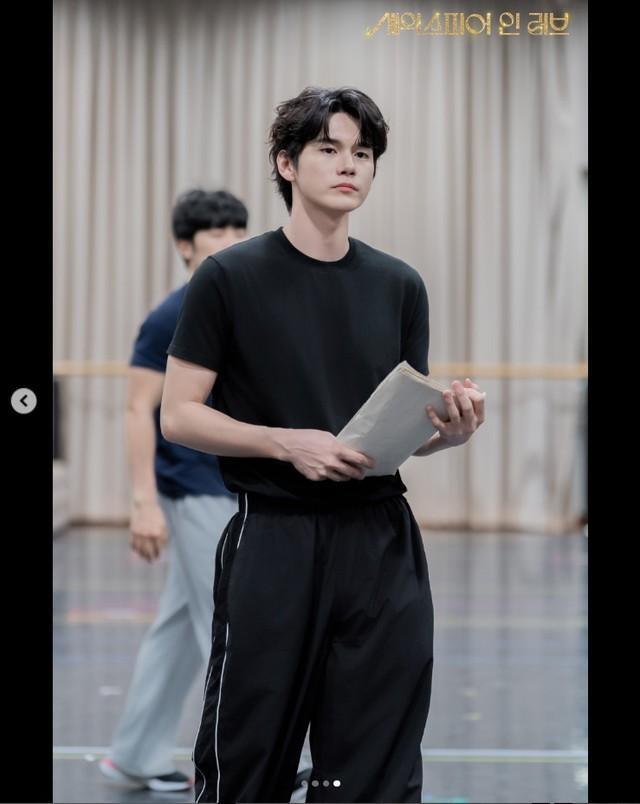 舞台「恋におちたシェイクスピア」稽古風景（出典：韓国舞台製作会社・公式Instagram@shownote_theatre）