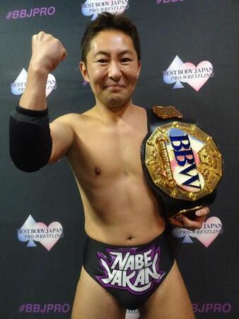 50歳でプロレスデビューし、今も現役で活動する芸人・なべやかん