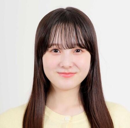 本田紗来　まぶしい美肌＆涼しげミニスカ“避暑地ショット”に反響「なんか真凜お姉様に似てきましたね」