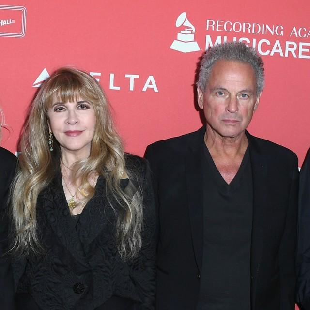 スティーヴィー・ニックス（左）とリンジー・バッキンガム