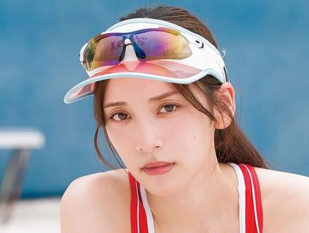 都丸紗也華「週刊SPA!」（扶桑社）2025年７月29日・8月5日合併号より＝撮影：Takeo Dec. ヘアメイク：澤田果歩（GiGGLE） スタイリング：毛塚由恵