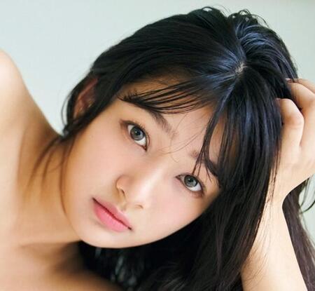 「FLASH」（25年7月29日発売号）に登場した虹咲カリナⓒ光文社／週刊FLASH럫・熊木優（io）