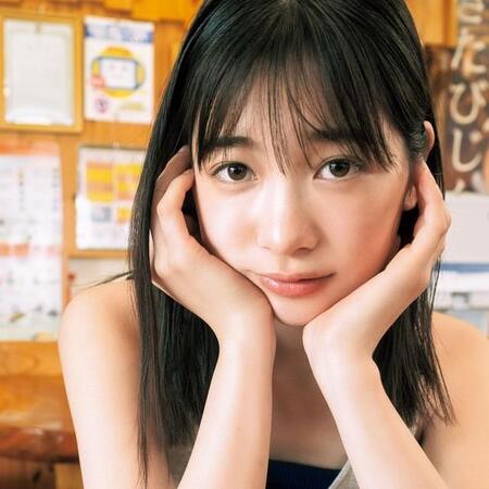 「週刊少年マガジン」（講談社）2025年7月30日発売号に登場した今森茉耶＝撮影／細居幸次郎、スタイリング／ melon、ヘアメイク／佐藤ありさ、コーディネート／福澤卓弥、デザイン／松本麻実（GROSVENOR design.）、撮影協力／ Hostel ＆ Bar CAMOSIBA