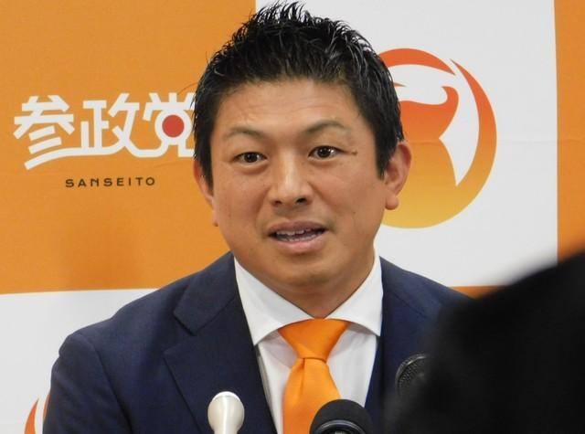 会見する参政党・神谷宗幣代表