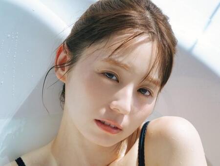 「FLASH」（25年8月5日発売号）に登場した小池里奈ⓒ光文社／週刊FLASH（写真・前康輔）